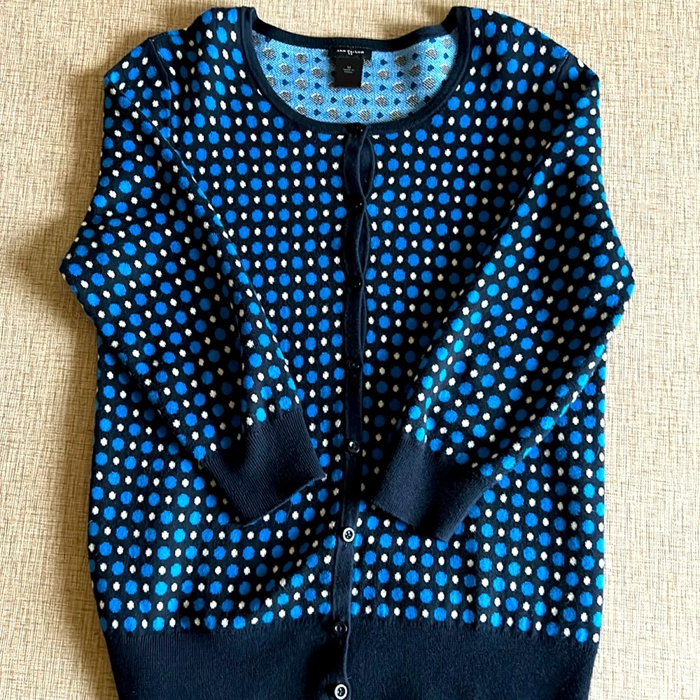 Ann Taylor black blue white polka dot 3/4 sleeve button front cardigan. Medium.